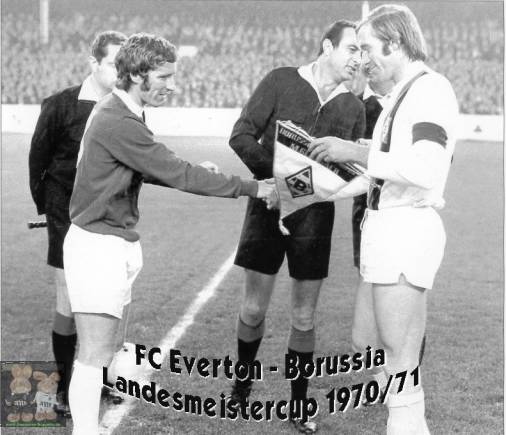 Netzer beim Wimpeltausch mit Everton Kapitn anno 1971