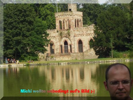 Die Moosburg im Schlosspark zu Biebrich... und Michi *fast* mittendrin ;-)